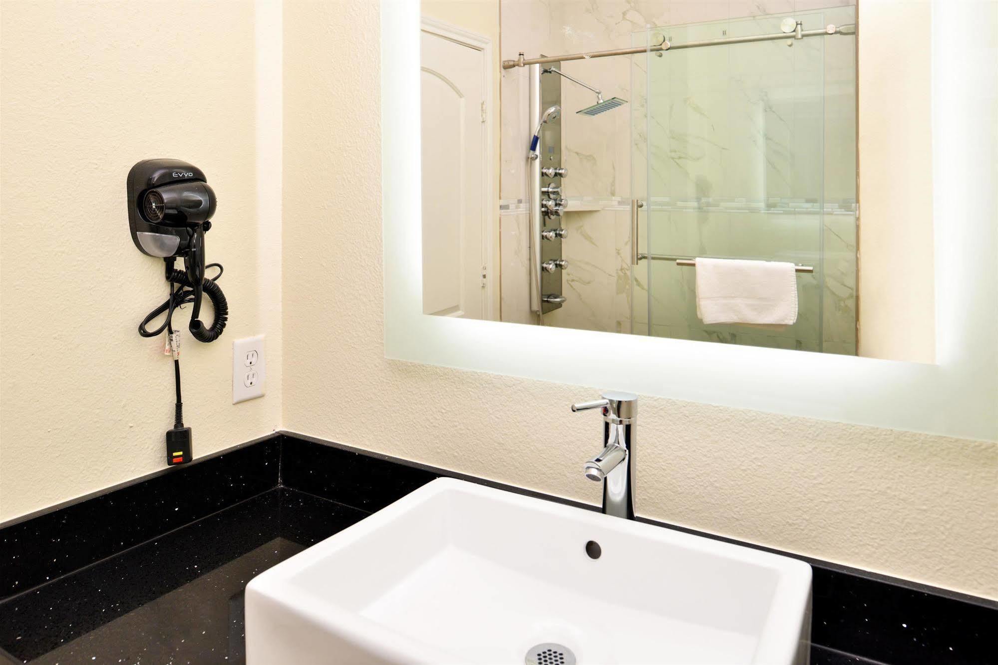 Americas Best Value Inn & Suites Spring / N. Houston Ngoại thất bức ảnh